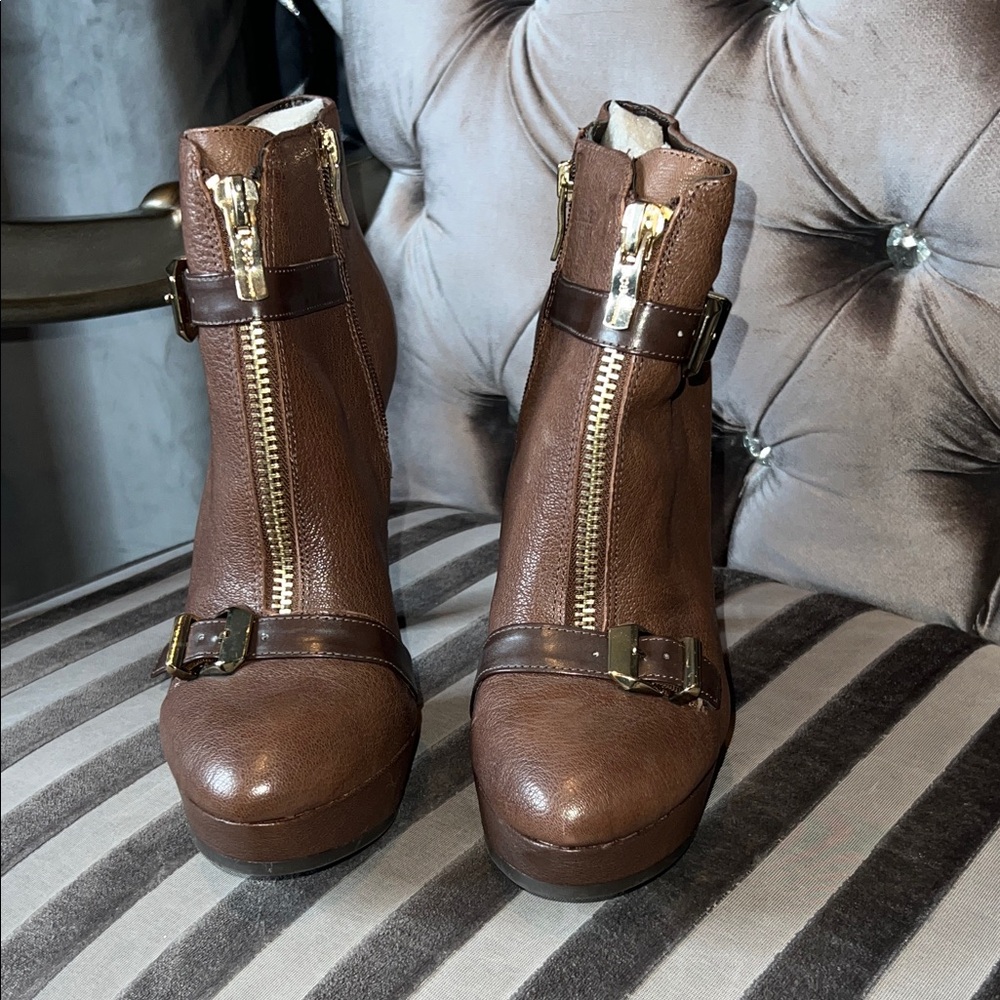 🌹 BCBGeneration Brown Textured Platform Booties … - image 5